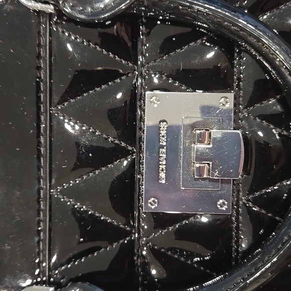 MICHAEL MICHAEL KORS VIVIANNE SM TZ MESSENGER PATENT LEATHER CROSSBODY BAG. NWT. - Picture 3 of 14